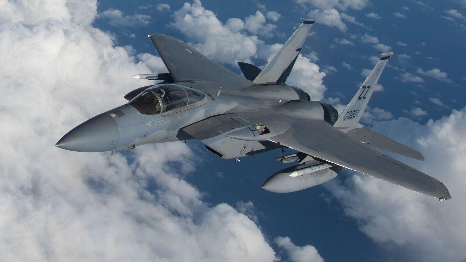 Dramatic Video: F-15 Pilot Ejects Safely in Kuwait Crash